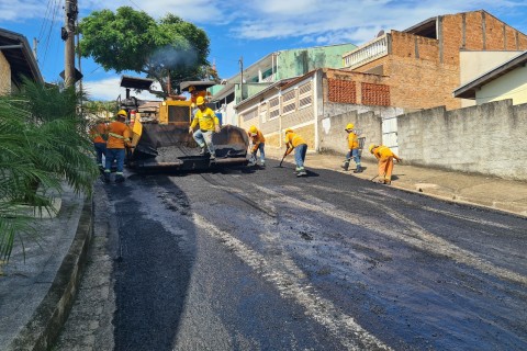Prefeitura realiza recapeamento de ruas no Residencial Colinas