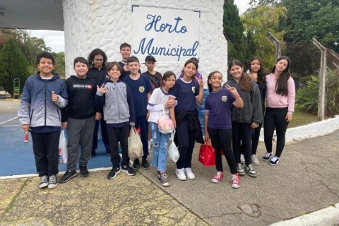 Estudantes do ensino integral visitam Horto Municipal em encerramento de semestre