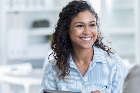 Curso gratuito de Auxiliar Administrativo: confira novo local para as aulas